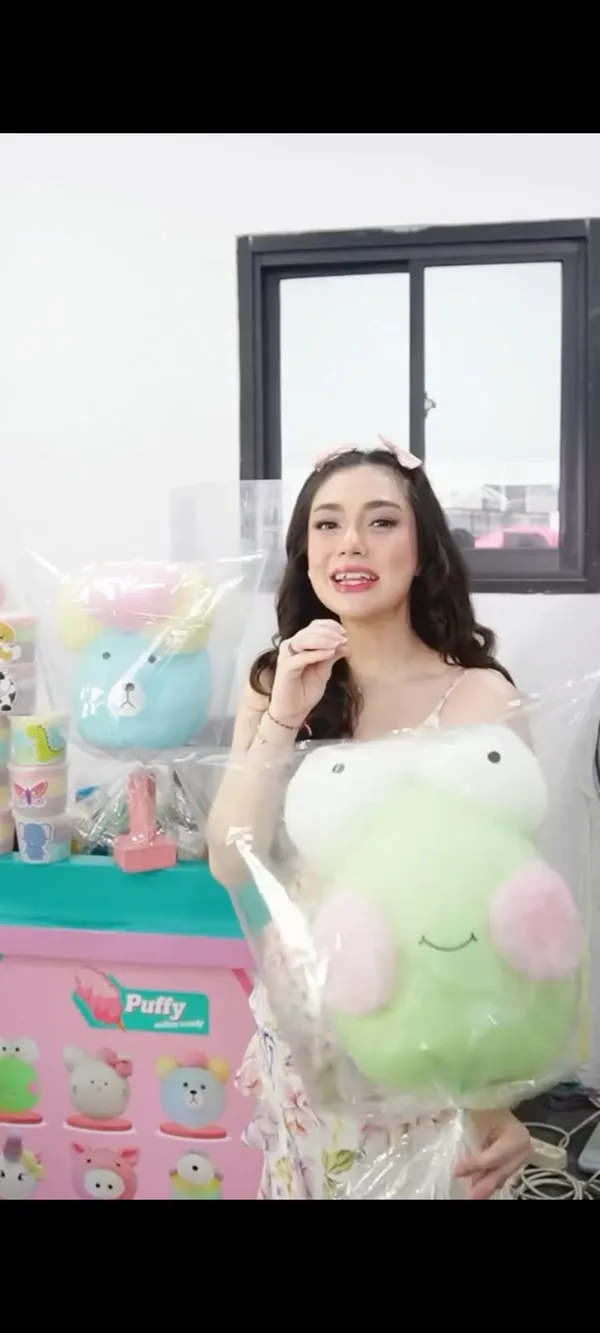 Cotton Candy Live